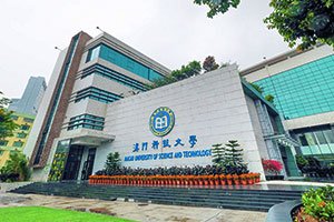 拥有八年以上工作经验
